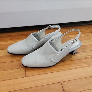 Easy Street Women's Beige Slingback Heel Pumps 6.5 Almond Toe